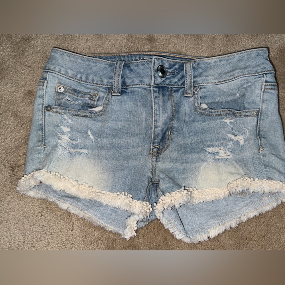 Light wash American eagle denim shorts with accented bottoms